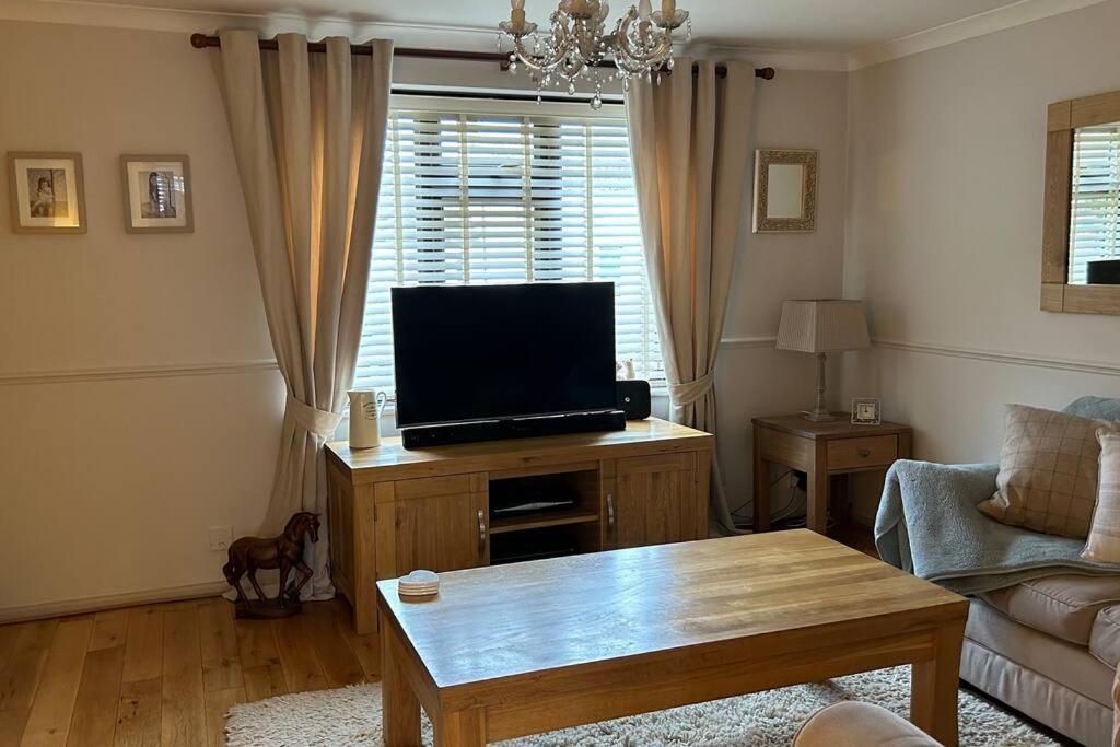 Cosy 2 Bed, Home From Home Haddenham  Εξωτερικό φωτογραφία