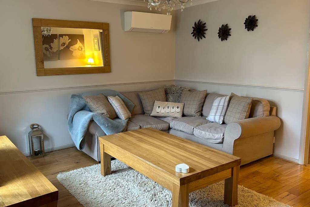Cosy 2 Bed, Home From Home Haddenham  Εξωτερικό φωτογραφία