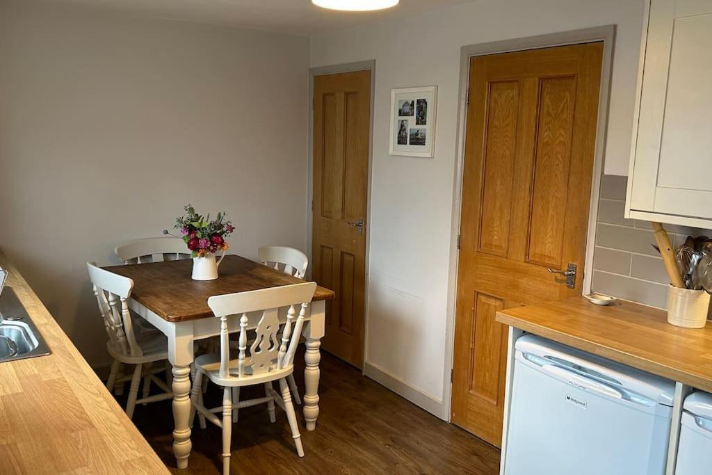 Cosy 2 Bed, Home From Home Haddenham  Εξωτερικό φωτογραφία